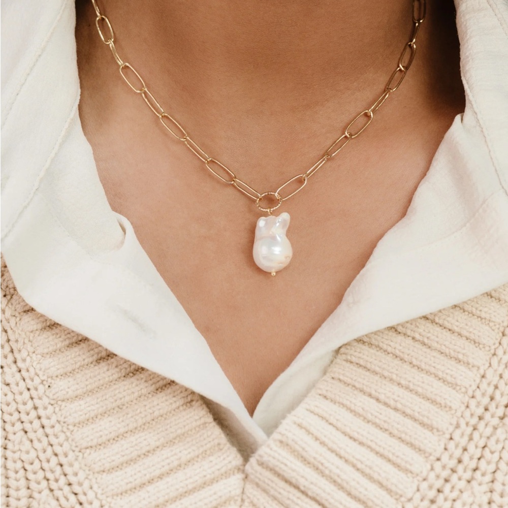 ettika Gold Chain Necklace with White Pearl Teardrop - Picture 3 of 6
